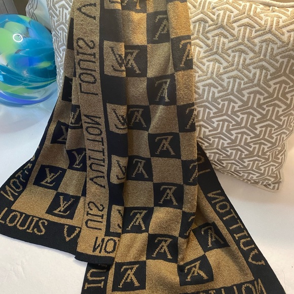LOUIS VUITTON Wool Scarf Authentic - Picture 1 of 2